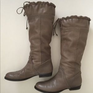 B.Makowsky women leather boots very good condition